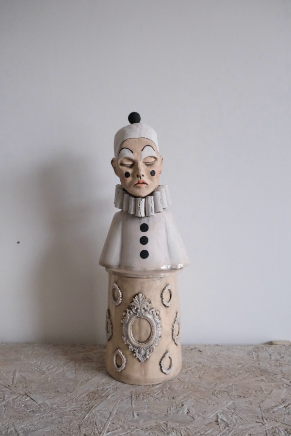Vaza - skulptūra "Pierrot savo prisiminimuose apie Paryžių"